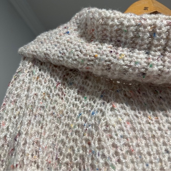 Moon & Madison Beige Speckled Cowl Neck Cropped Sweater Women's Size Medium NWT - Picture 4 of 15